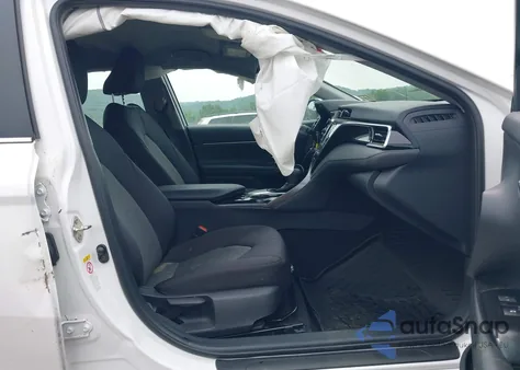 2018 Toyota Camry Le z USA, uszkodzony, nr VIN 4T1B11HK5JU551693